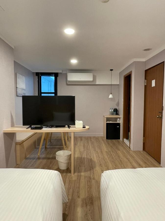 Yoshi Hotel - Tainan Station Branch Exterior foto