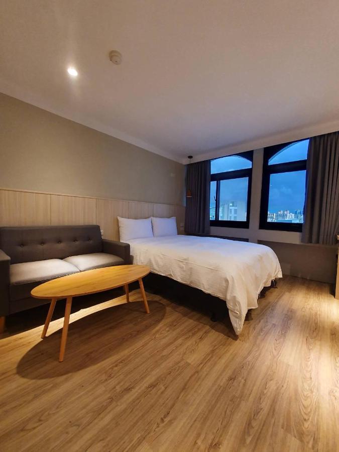 Yoshi Hotel - Tainan Station Branch Exterior foto