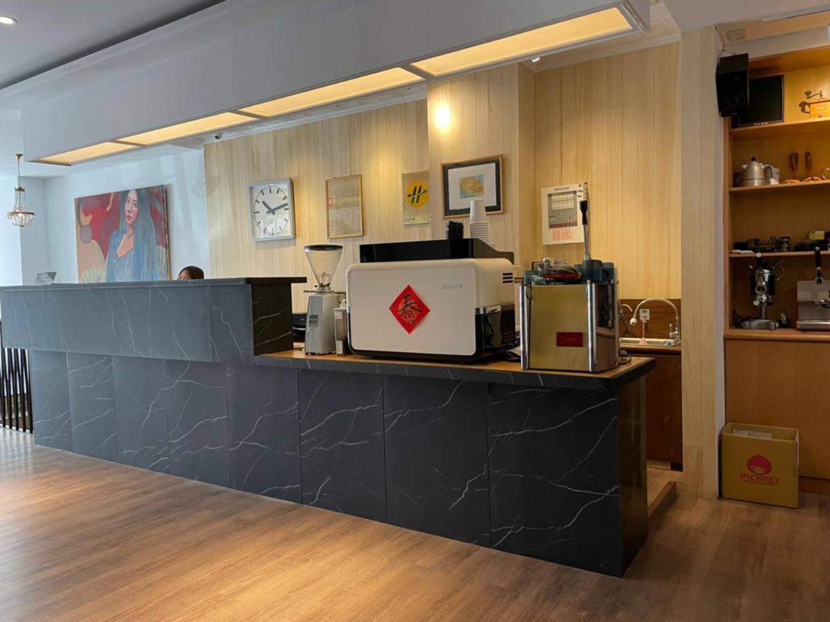 Yoshi Hotel - Tainan Station Branch Exterior foto