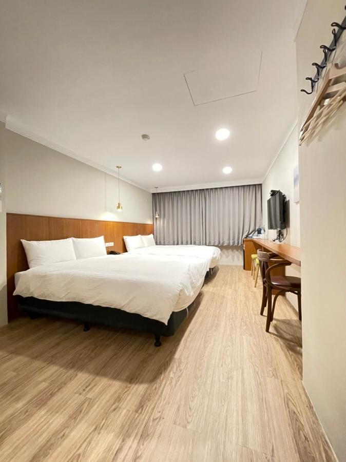 Yoshi Hotel - Tainan Station Branch Exterior foto