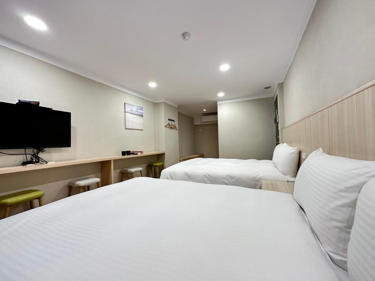 Yoshi Hotel - Tainan Station Branch Exterior foto