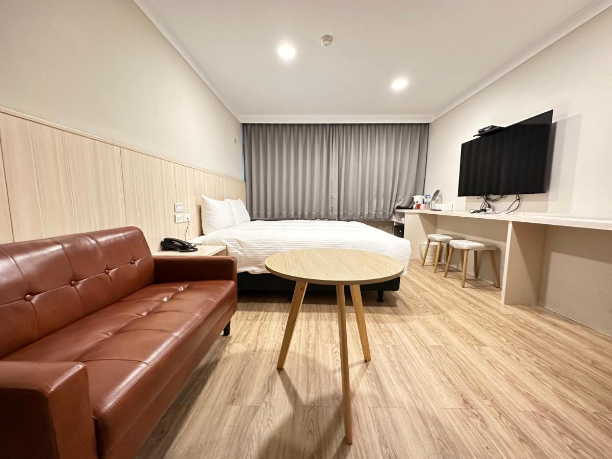 Yoshi Hotel - Tainan Station Branch Exterior foto